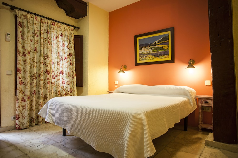Basic Single Room, 1 Double Bed photo 2