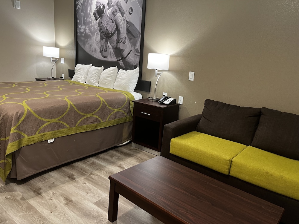 Deluxe Suite, 1 King Bed, Non Smoking - Photo 5