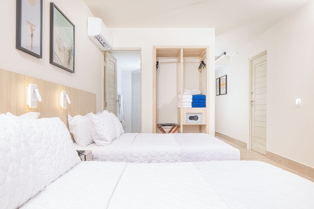 Deluxe Quadruple Room, Sea View photo 3