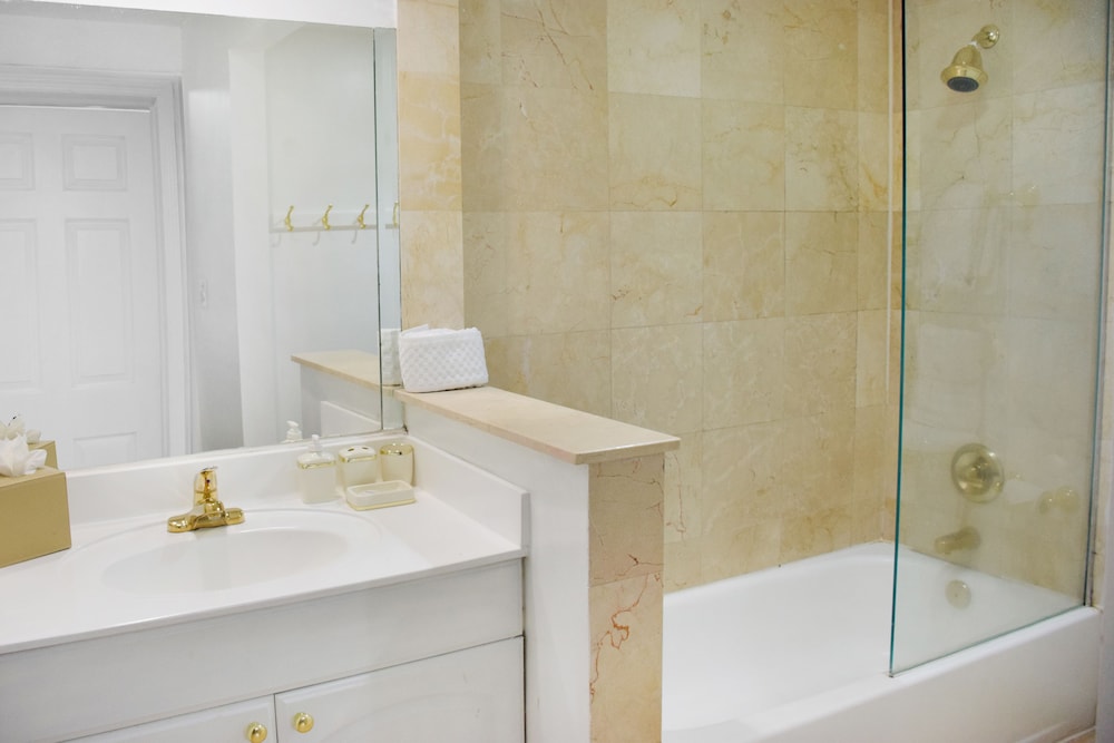 Signature Room, 1 King Bed, Ocean View - Photo 17