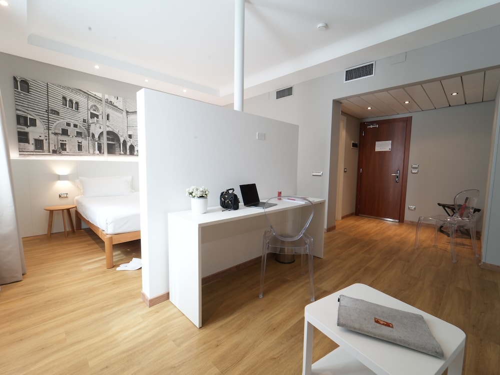 Junior Suite, 1 King Bed - Photo 2