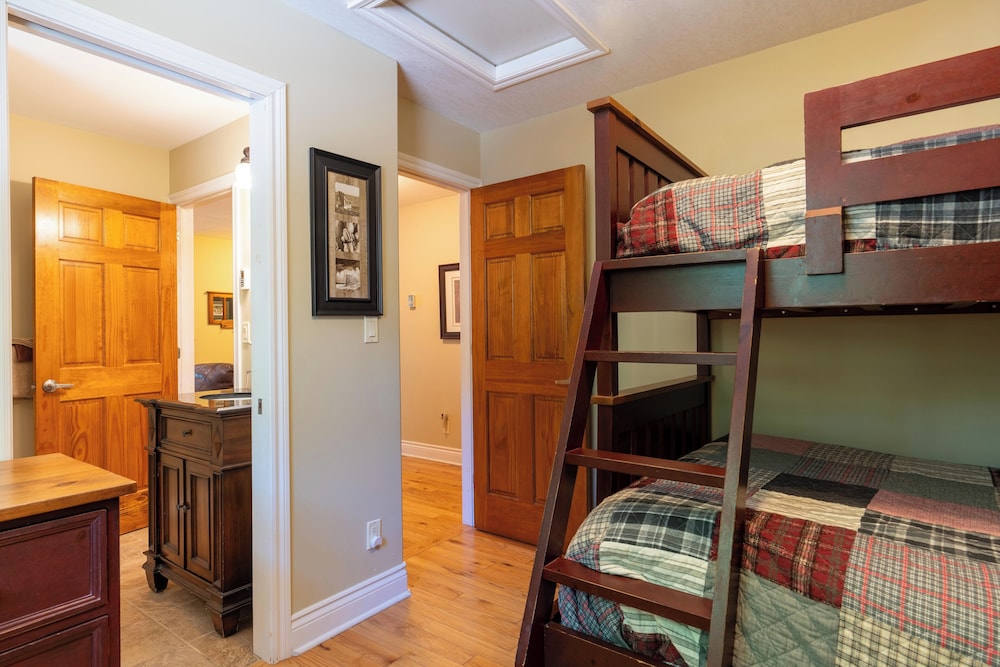 Luxury Cottage, 2 Bedrooms (Algonquin) photo 3