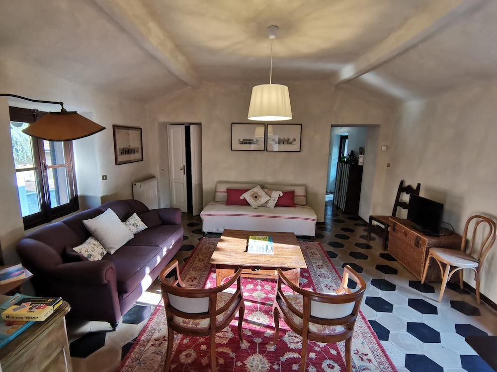 Villa photo 1