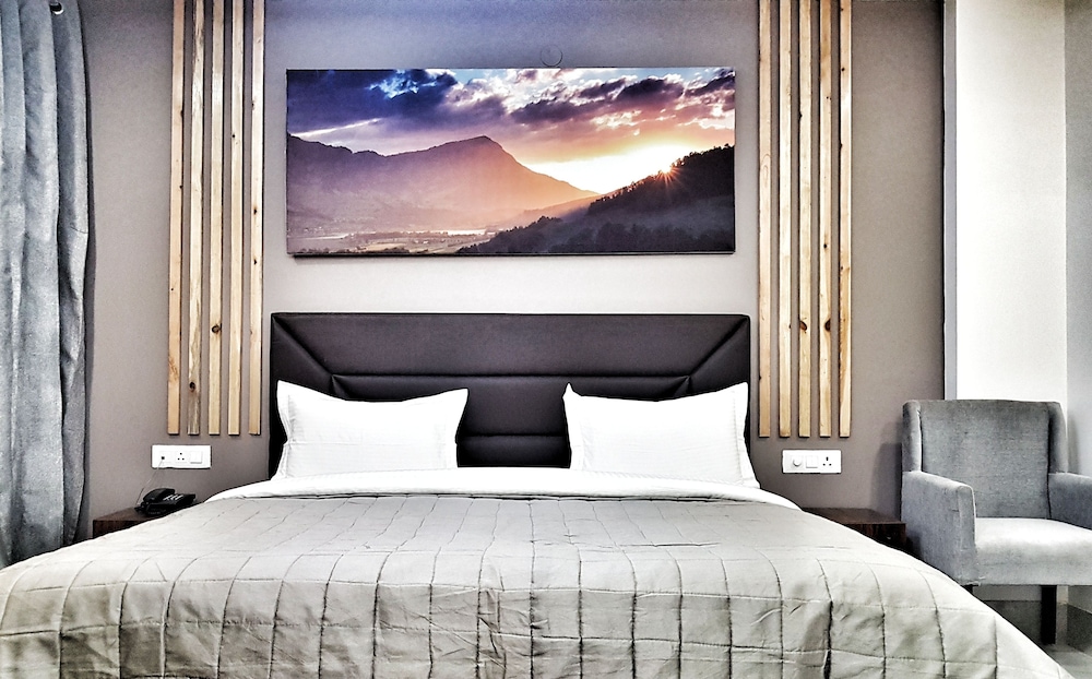 Deluxe Room - Photo 12