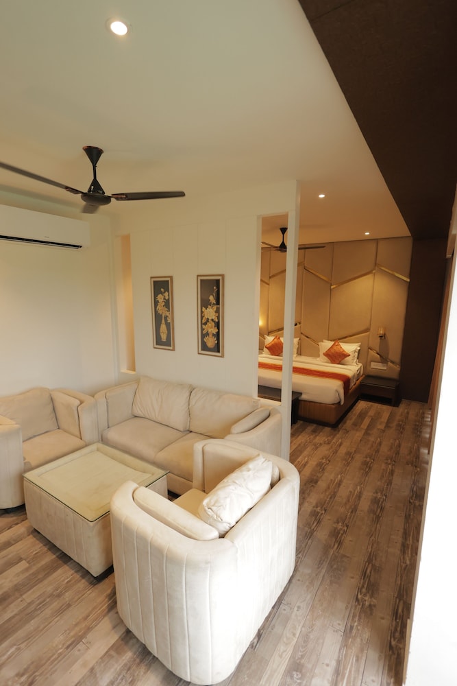 Premier Studio Suite photo 3