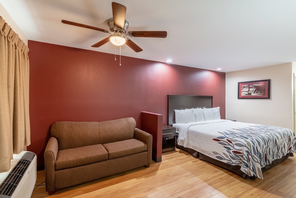 Superior Room, 1 King Bed with Sofa bed, Accessible, Non Smoking (Roll-In Shower) photo 3