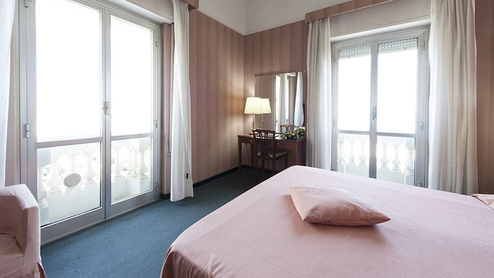 Standard Double or Twin Room - Photo 3