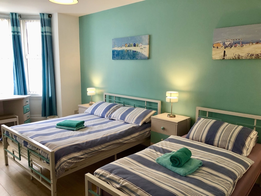 Family Quadruple Room, 2 Bedrooms, Ensuite photo 2