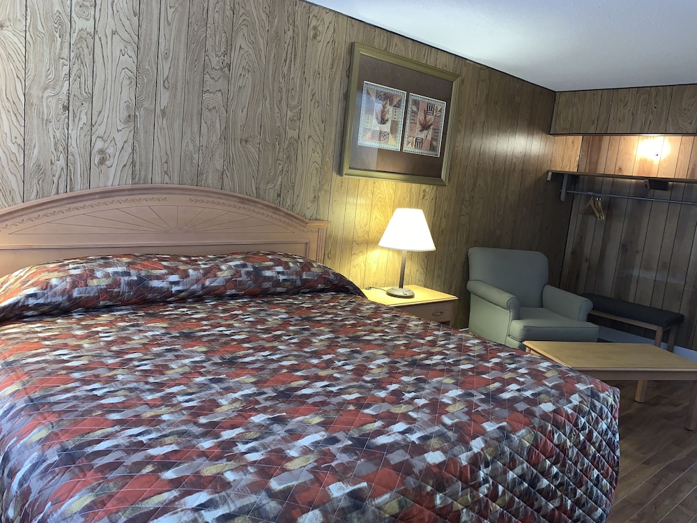 Standard Single Room, 1 King Bed, Mountain View photo 2
