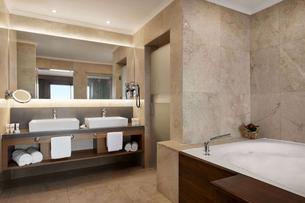 Suite, 1 King Bed, Non Smoking, Sea View - Photo 1