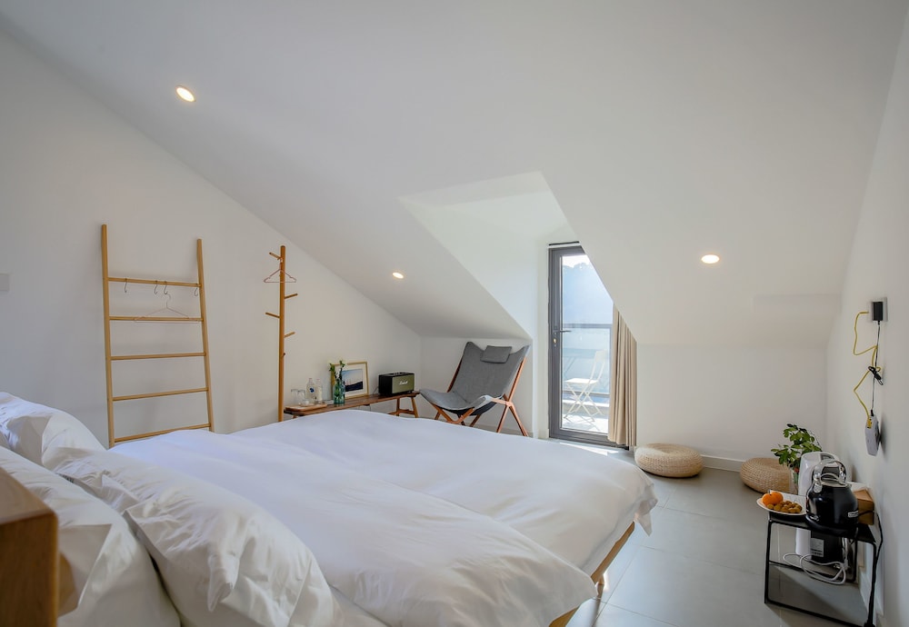 Deluxe Bathtub Room with Balcony photo 3