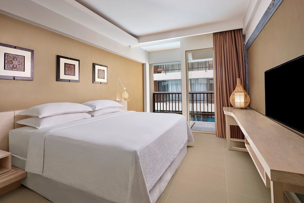 Room, 1 King Bed, Pool View