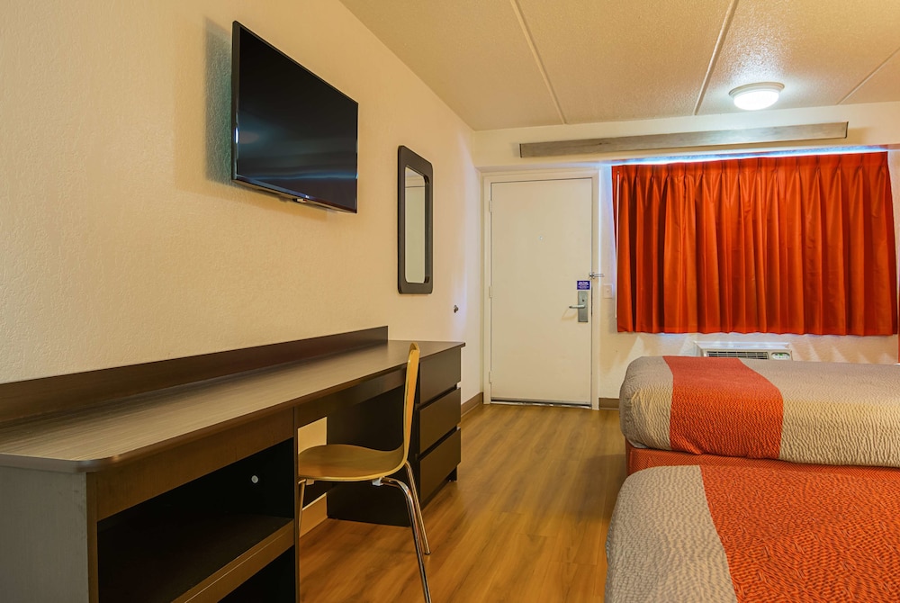 Standard Room, 2 Double Beds, Non Smoking - Photo 4