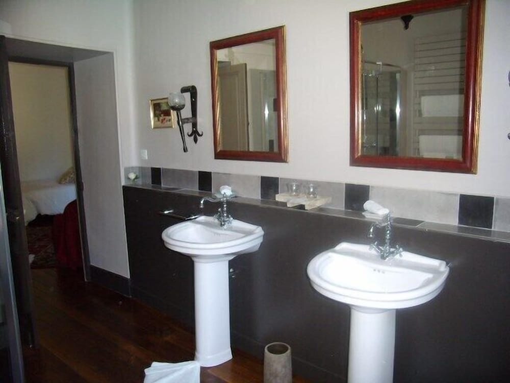 Quadruple Room, Ensuite, Pool View (Commarque) photo 3