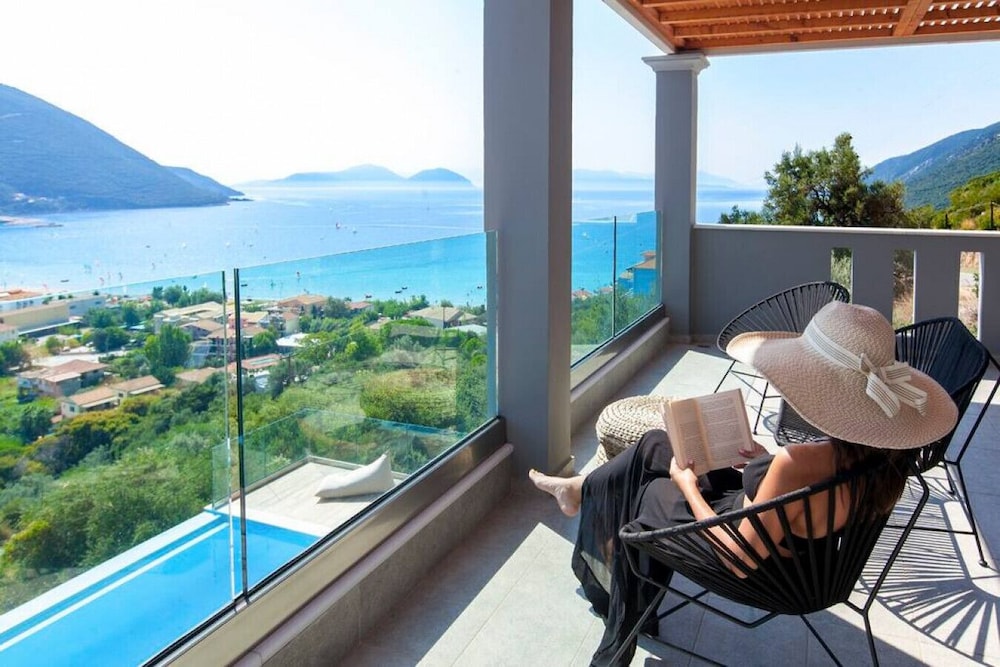 Villa, Smoking photo 2