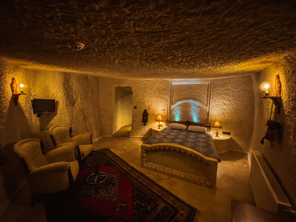 Suite Cave Room photo 1