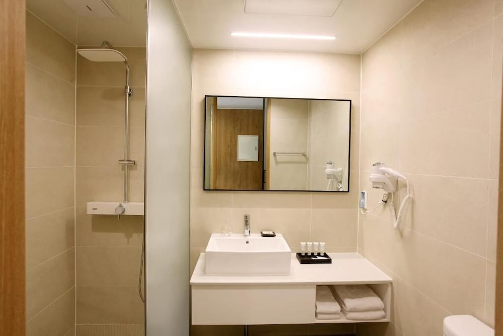 Deluxe Twin Room, Corner - Photo 2