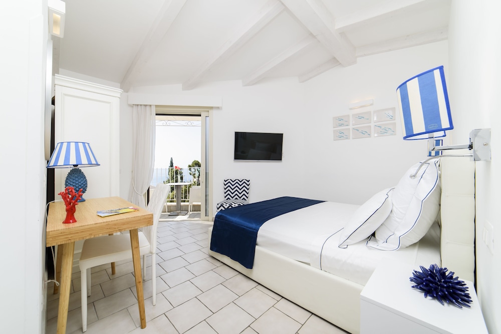 Deluxe Room, Terrace, Sea View