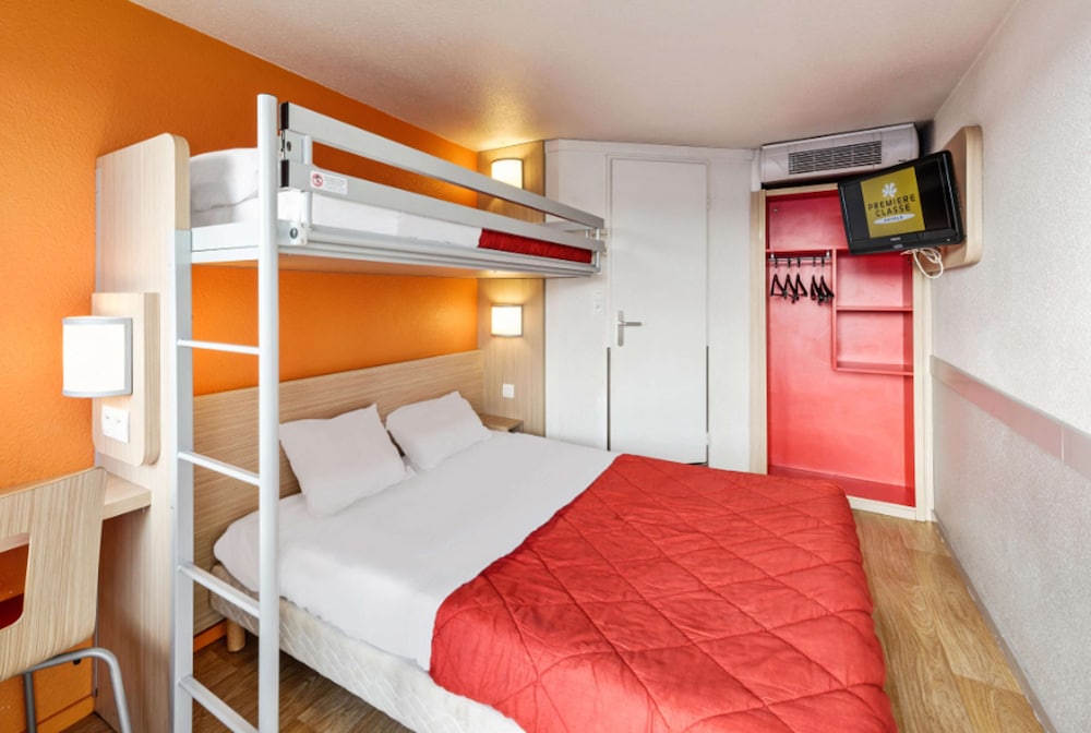 Standard Room, Multiple Beds (1 Double and 1 Single bed) - Photo 3