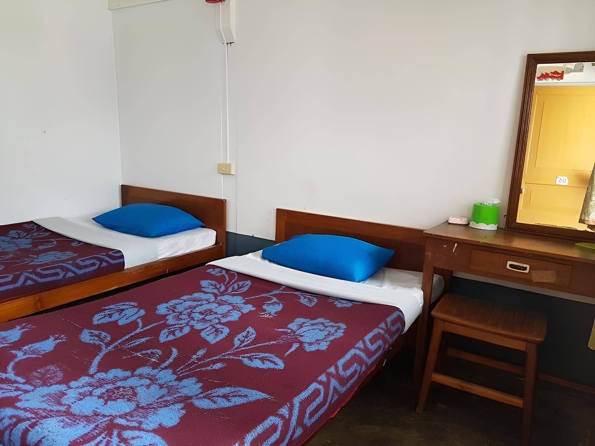 Economy Twin Room photo 3