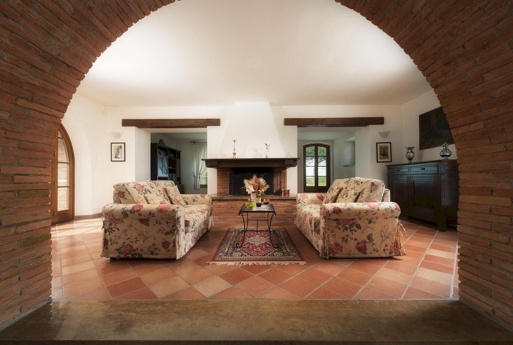 Villa photo 1