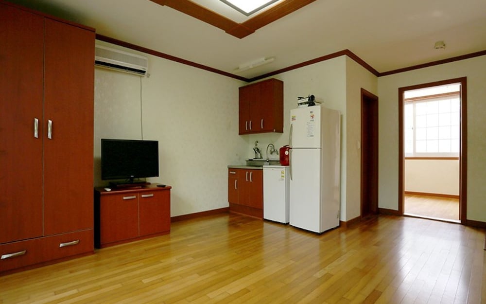 Room (Pied pipe boy (213))