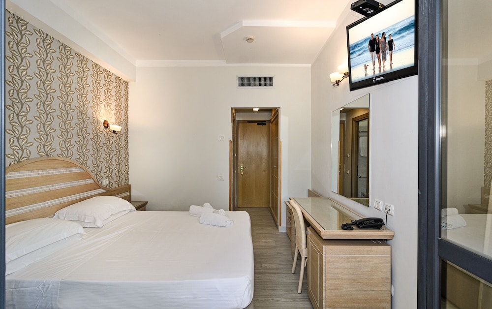 Standard Double or Twin Room - Photo 4