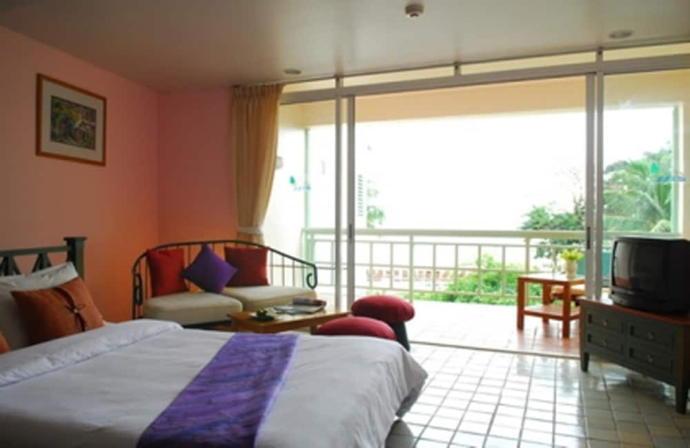Garden View Duplex - Photo 3