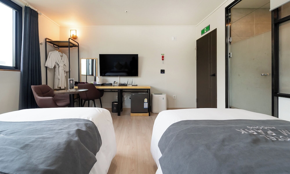 Standard Twin Room - Photo 8