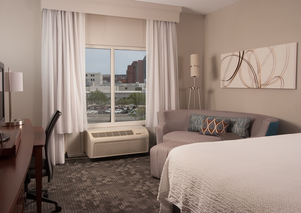 Room, 1 King Bed with Sofa bed, City View (Mobility Accessible, Roll-In Shower)