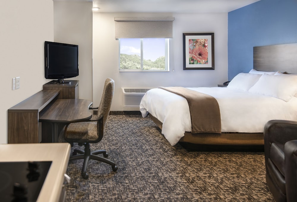 Room, 1 Queen Bed (With Recliner) - Photo 3