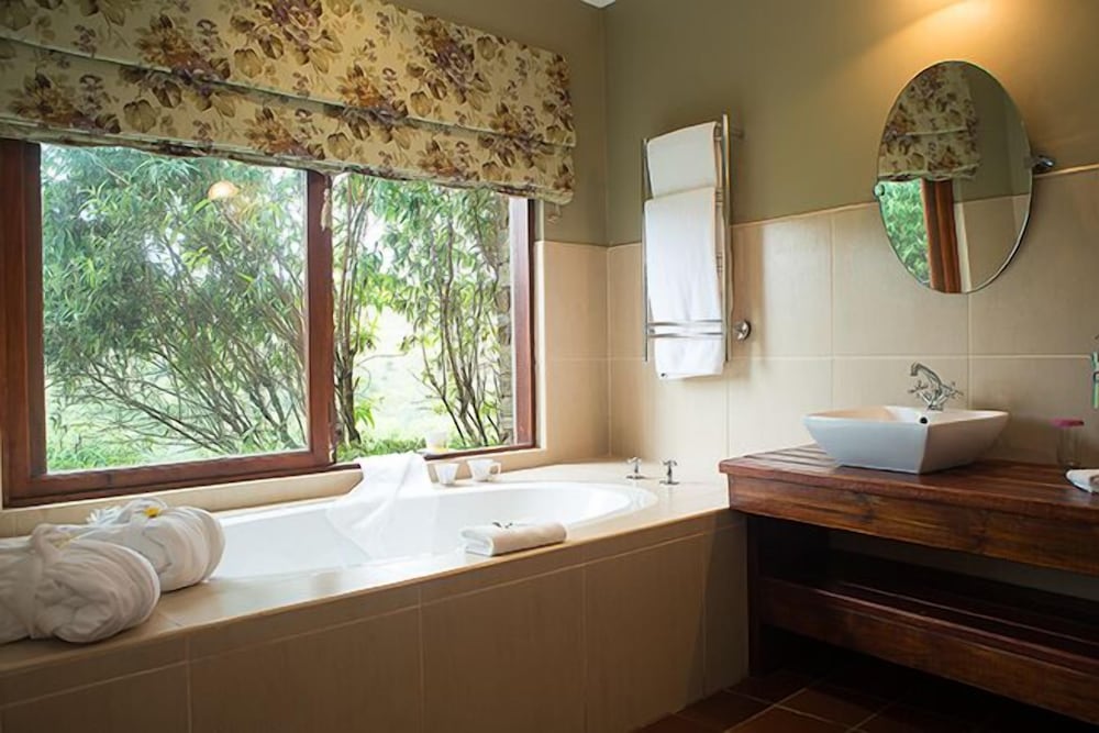 Deluxe Room, 1 King Bed, River View - Photo 5