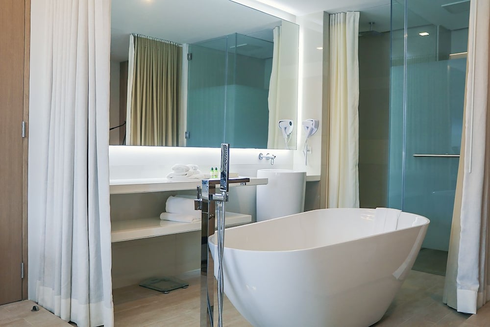 Deluxe Room, Sea View - Photo 4