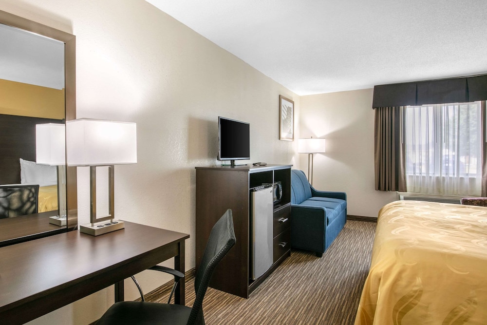 Suite, 1 King Bed With Sofa Bed, Non Smoking (Upgrade) photo 2