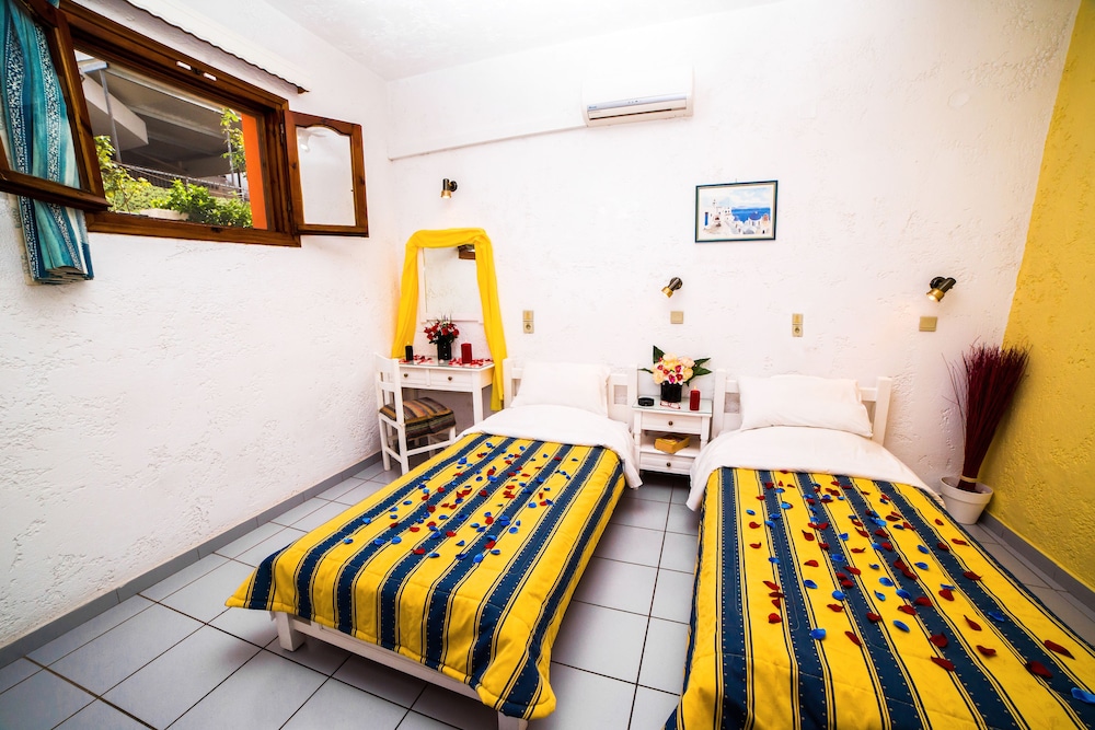 Romantic Apartment (Semi-Basement) photo 2