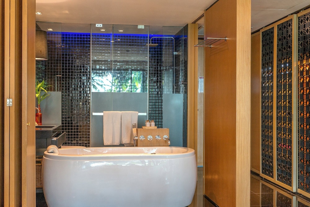 Deluxe Room, 1 King Bed (Lanai, Jet Tub) - Photo 5