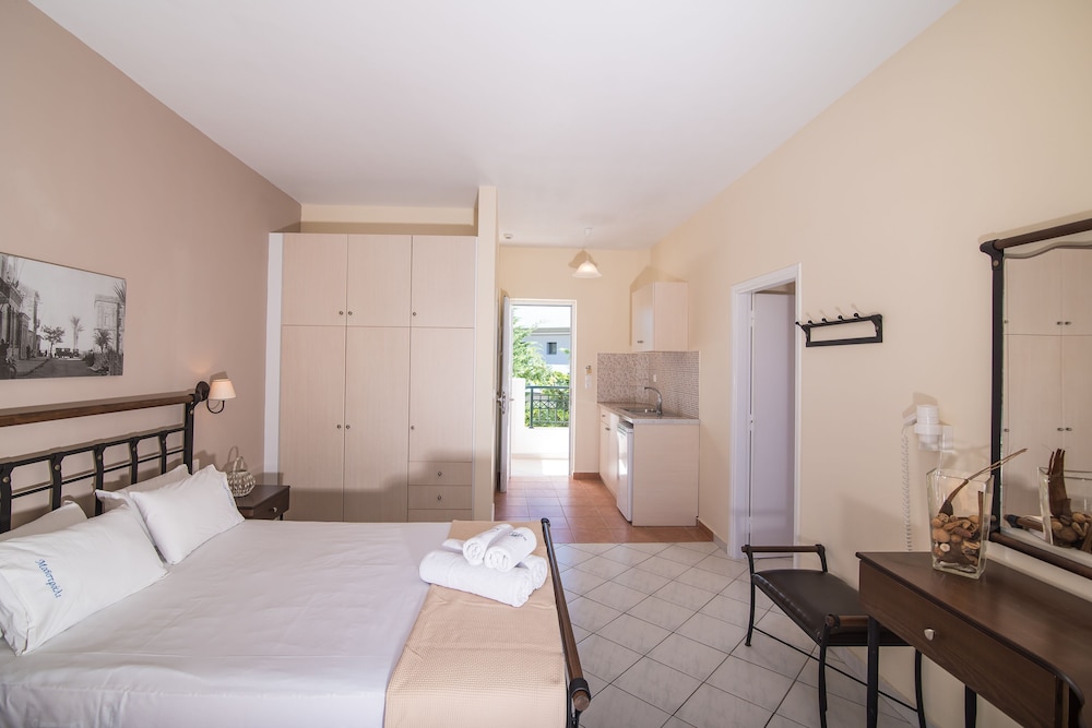 Apartment, 2 Bedrooms, Pool View