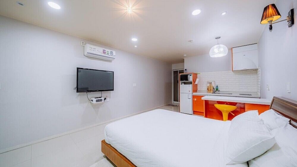 Room (Hue2) - Photo 4