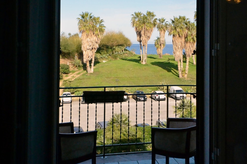 Standard Double or Twin Room, Sea View - Photo 3