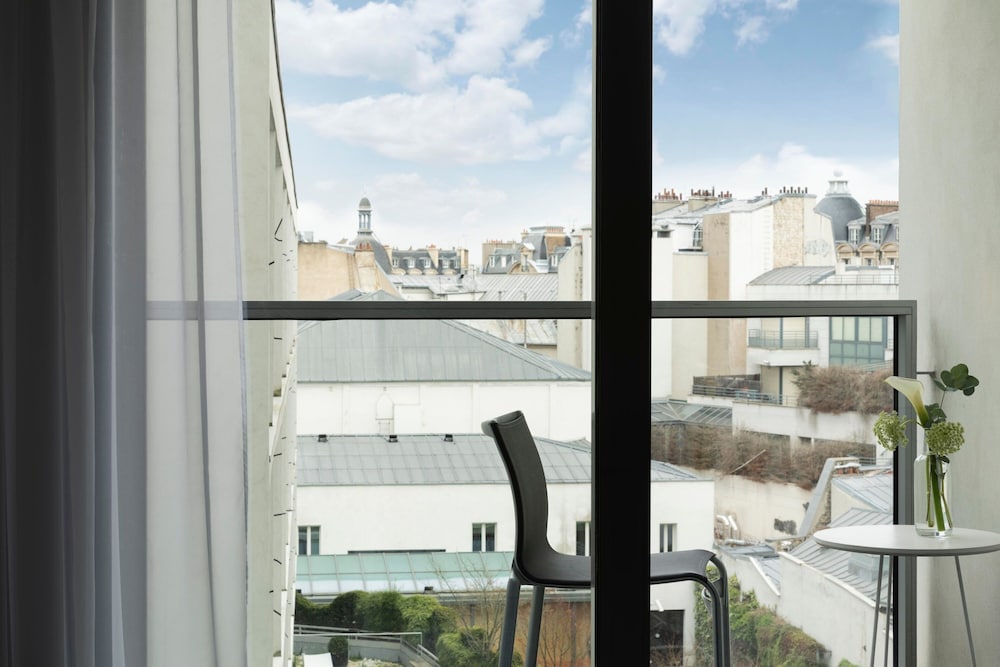 Room, 1 King Bed, Garden View (Balcony)