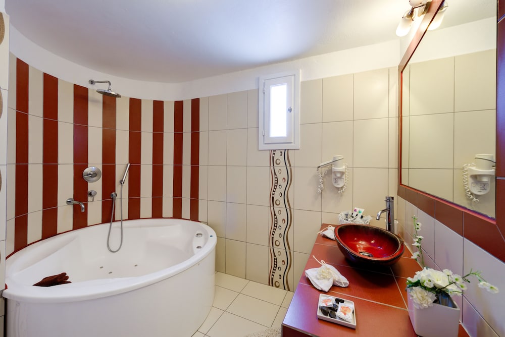 Suite - Photo 3