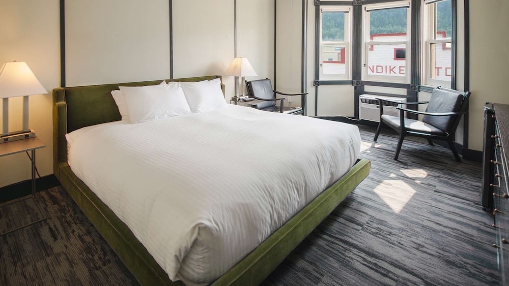 Premium Room, 1 King Bed (Coast) photo 1