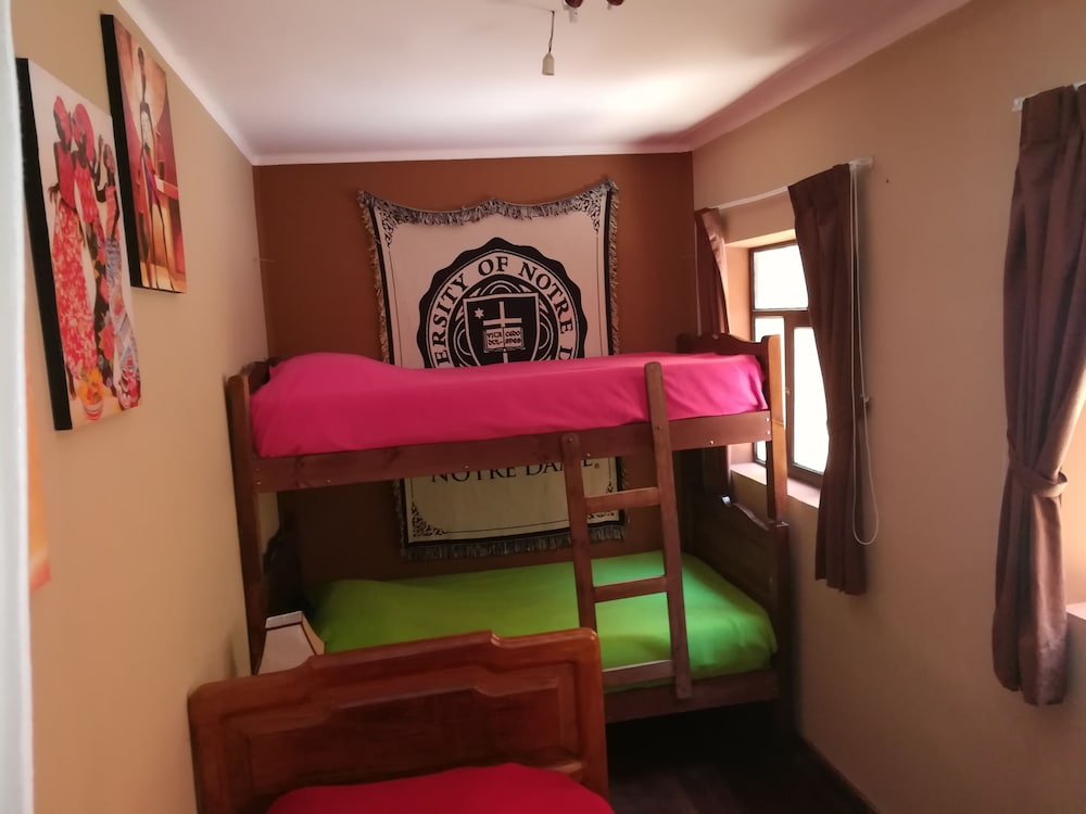 Basic Triple Room, 3 Twin Beds, Private Bathroom photo 2