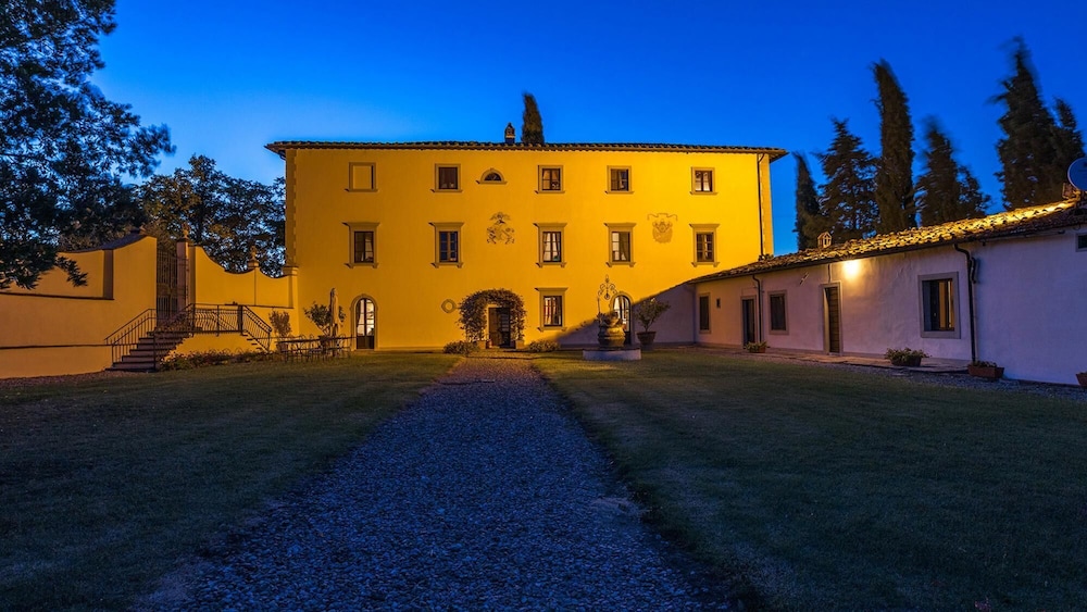 Villa photo 3