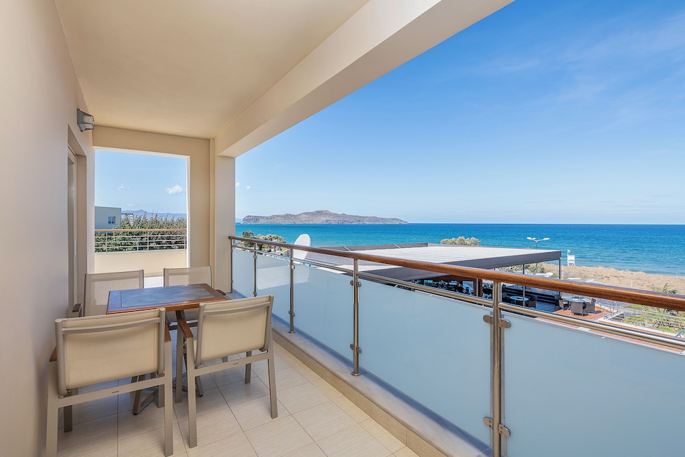 Sea View Suite - Photo 10
