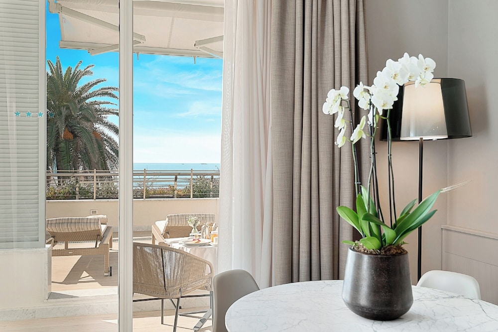 Suite, Terrace, Oceanfront - Photo 10