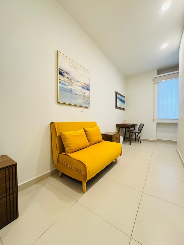 Deluxe Triple Room, City View photo 3