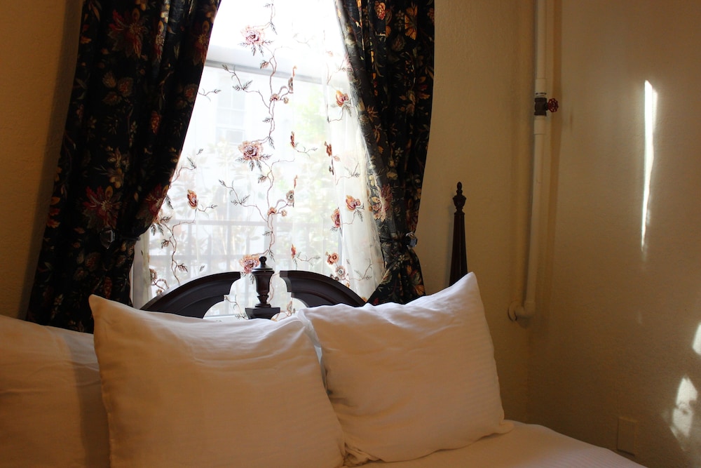 Room 101, Queen Bed, Non Smoking photo 3