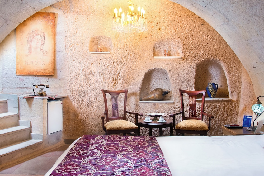 Deluxe Cave Room With Jakuzzi - Photo 6