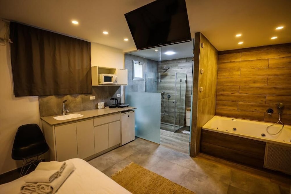 Studio Apartment with Jacuzzi photo 1